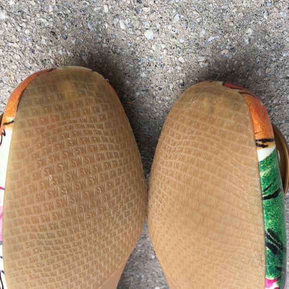 Stuart Weitzman Patent Leather Resort Wear Flats - Picture 10 of 16